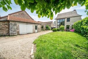an image of a house with a yard at La Cave des Miracles in Dracy-le-Fort