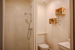 a bathroom with a toilet and a shower at Le Ptit Chauffour - Hyper Centre Ville - Transports en Commun - Commerces à Proximité in Colmar +24 photos
