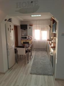 Kuchyň nebo kuchyňský kout v ubytování Apartament Antonia&Alex