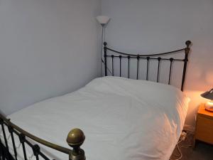 Ένα ή περισσότερα κρεβάτια σε δωμάτιο στο Guest Room in Colchester Hythe