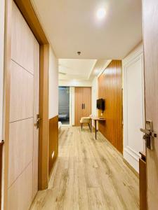a hallway with a door and a desk in a room at SR Luxury steys in Greater Noida