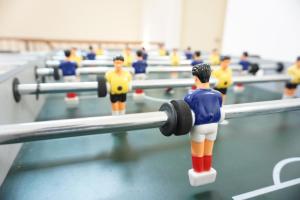 Eine Gruppe Lego-Spielzeugmännchen in einem Schwimmbecken in der Unterkunft Warisan Indah Homestay KLIA 2 Melayu sahaja in Sepang