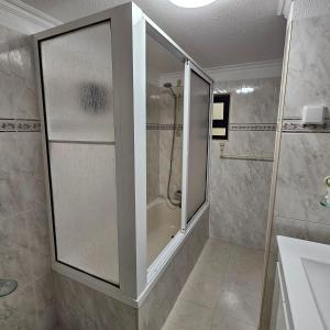 Ένα μπάνιο στο JoLi Larano - BBQ In