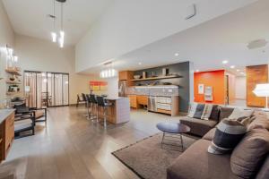 Kuchyň nebo kuchyňský kout v ubytování Redmond 1BR w Gym WD Courtyard nr buses SEA-351