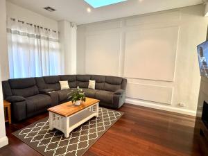 Χώρος καθιστικού στο Stylish Subiaco Gem