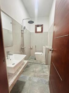 Ένα μπάνιο στο Road House Ella