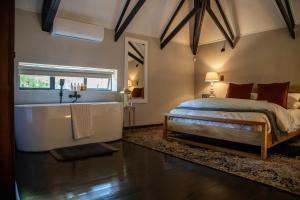 Postel nebo postele na pokoji v ubytování Tarry-Stone Cottages