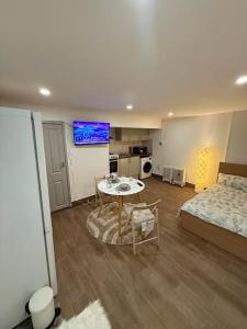 Η κουζίνα ή μικρή κουζίνα στο Comfort Studio In Wembley