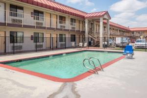 Bazén v ubytování Motel 6-Mesquite, TX - Rodeo - Convention Ctr nebo v jeho okolí