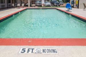 Bazén v ubytování Motel 6-Mesquite, TX - Rodeo - Convention Ctr nebo v jeho okolí