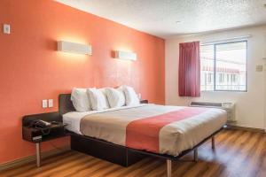 Postel nebo postele na pokoji v ubytování Motel 6-Mesquite, TX - Rodeo - Convention Ctr
