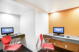 TV a/nebo společenská místnost v ubytování Motel 6-Carson, CA