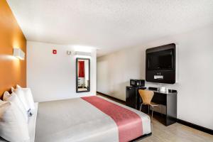 Postel nebo postele na pokoji v ubytování Motel 6-Carson, CA