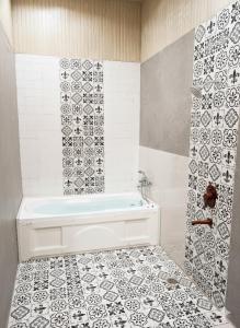 Ένα μπάνιο στο Qila Hotel