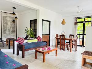 Χώρος καθιστικού στο Coloration Villa Hikkaduwa