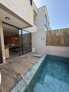 Bazén v ubytování Villa Cotinguiba Casa 06 Tatuamunha nebo v jeho okolí