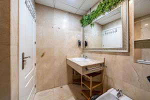 Ένα μπάνιο στο Impresionante Tríplex en Canaleja, Sol +68 φωτογραφίες