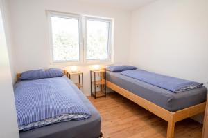 En eller flere senge i et værelse på Kuku Ruku Zimmervermietung 12-2