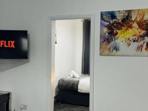 TV a/nebo společenská místnost v ubytování 2BR Home Cozy & Comfortable Stay in Accrington