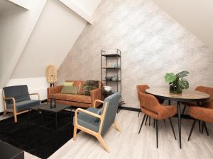 Posezení v ubytování Luxury apartment in Renesse with infrared sauna