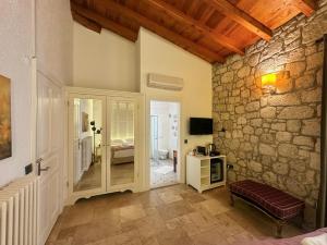 TV a/nebo společenská místnost v ubytování La Grenadine Hotel