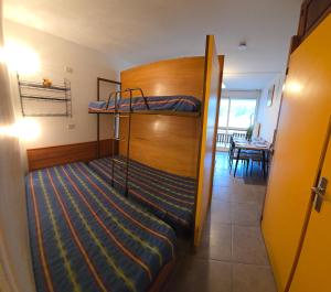 a bedroom with two bunk beds and a table at Appt pied pistes et centre station Superdévoluy chez Locasoleil in Le Dévoluy +25 photos