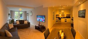 TV a/nebo společenská místnost v ubytování B&B Schiphol Amsterdam