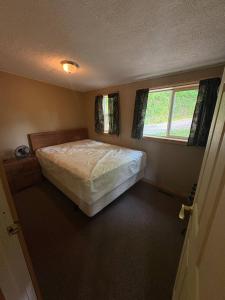 Postel nebo postele na pokoji v ubytování The Lookout- Renovations and upgrades coming