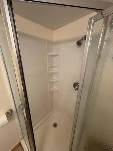 Koupelna v ubytování The Lookout- Renovations and upgrades coming