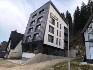 Το κτήριο όπου στεγάζεται  το διαμέρισμα