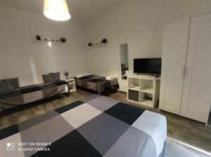 Μια τηλεόραση ή/και κέντρο ψυχαγωγίας στο Fontanarossa Airport Sleep and Travel 1