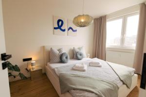 Postel nebo postele na pokoji v ubytování Krivoo Apartments III + 9 fotografií