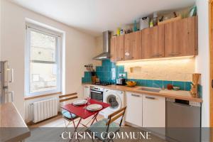 Køkken eller tekøkken på Chambres tranquilles proche centre ville + 8 billeder