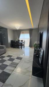Μια τηλεόραση ή/και κέντρο ψυχαγωγίας στο Kampala BnB