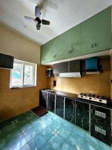 Kuchyň nebo kuchyňský kout v ubytování Purush Samudhra