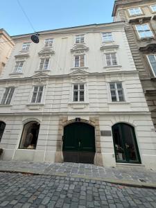 Το κτήριο όπου στεγάζεται  το διαμέρισμα