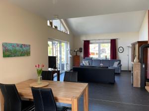 a living room with a table and a couch at Ferienhaus Willmann in Böhme