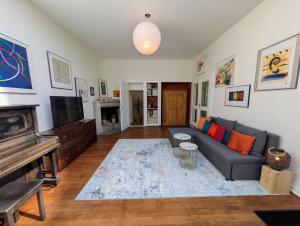 Χώρος καθιστικού στο Cozy Garden Apartment near Zurich & Lake