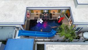 En balkon eller terrasse på Tabi Bito Poolvilla ทาบิ บิโตะ