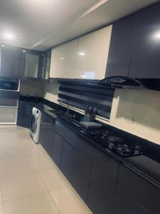 Η κουζίνα ή μικρή κουζίνα στο Lanosa Stay, Wuye