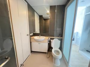 Ένα μπάνιο στο The patio บางแสน +5 φωτογραφίες