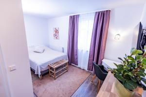 Postel nebo postele na pokoji v ubytování Gasthaus Alte Post + 8 fotografií