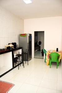 Η κουζίνα ή μικρή κουζίνα στο Suíte no cidade Jardim