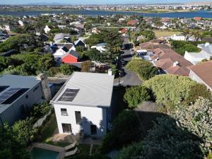 Φυσικό τοπίο κοντά σε αυτή η παραθεριστική κατοικία +21 φωτογραφίες