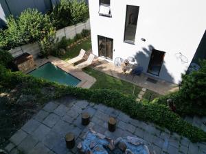 Κήπος έξω από το Spacious Seaside Escape - Pool,Fireplace,Great view