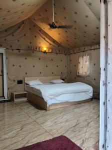 Postel nebo postele na pokoji v ubytování The Wilds Villa Gir Jungle Stay with Swimming Pool