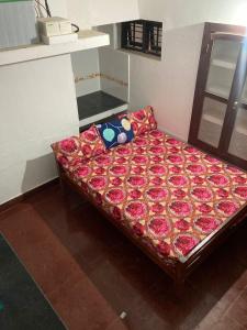 a bed sitting in a room with at nandanam villlas in Guruvāyūr