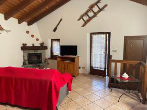 Televiisor ja/või meelelahutuskeskus majutusasutuses Casevacanza Val d'Ayas