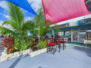 Бассейн в Loft Getaway Near Port & Beach -Unit 203 или поблизости