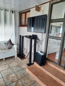 TV a/nebo společenská místnost v ubytování Sea shells self catering